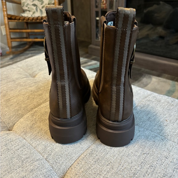 Rocket Dog Brown Heeled Boots - Picture 3 of 9